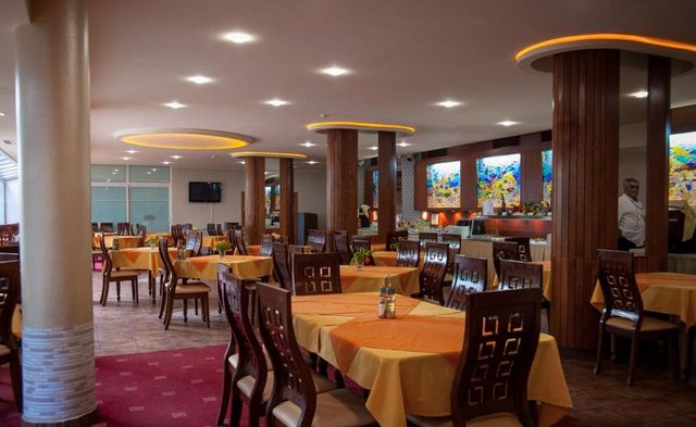 Perla Hotel - Food and dining